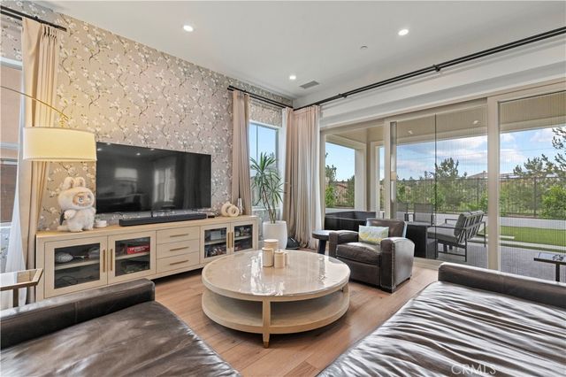 63 Longchamp, Irvine, CA 92602