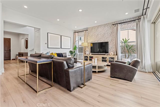 63 Longchamp, Irvine, CA 92602