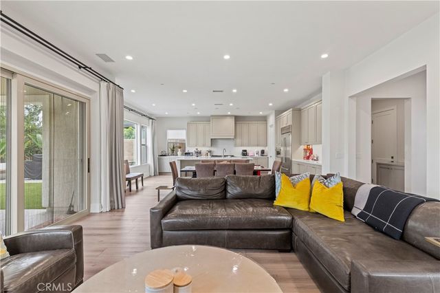 63 Longchamp, Irvine, CA 92602