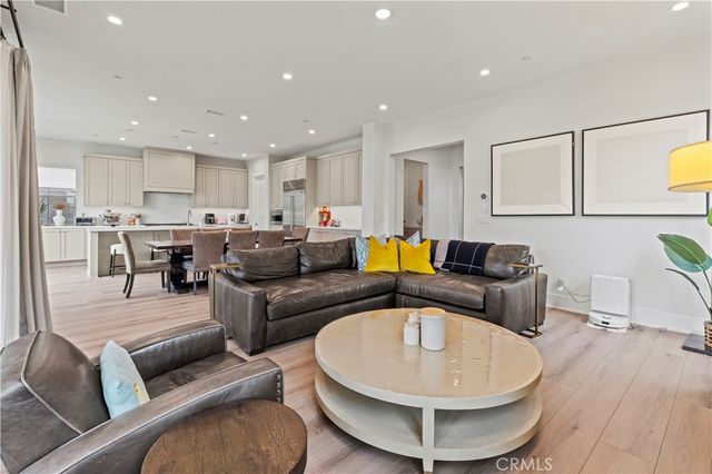 63 Longchamp, Irvine, CA 92602