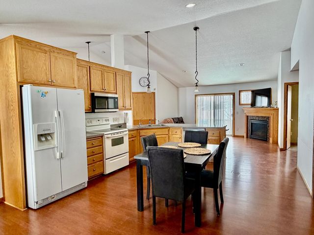 7166 205th Street W, Lakeville, MN 55044