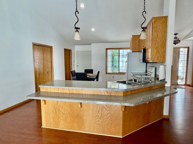 7166 205th Street W, Lakeville, MN 55044