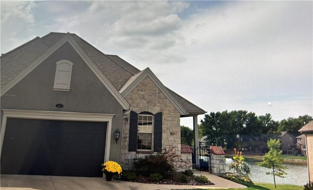 4220 SW Duck Pond Drive, Lee's Summit, MO 64082