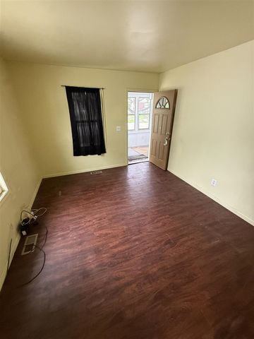 68 W Maxlow Avenue, Hazel Park, MI 48030