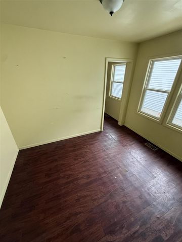 68 W Maxlow Avenue, Hazel Park, MI 48030