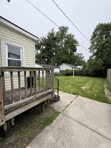 68 W Maxlow Avenue, Hazel Park, MI 48030