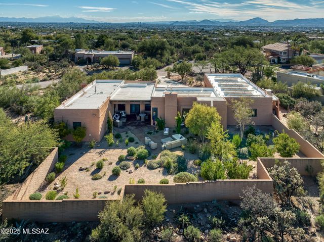 5671 N Placita Stilbayo, Tucson, AZ 85718