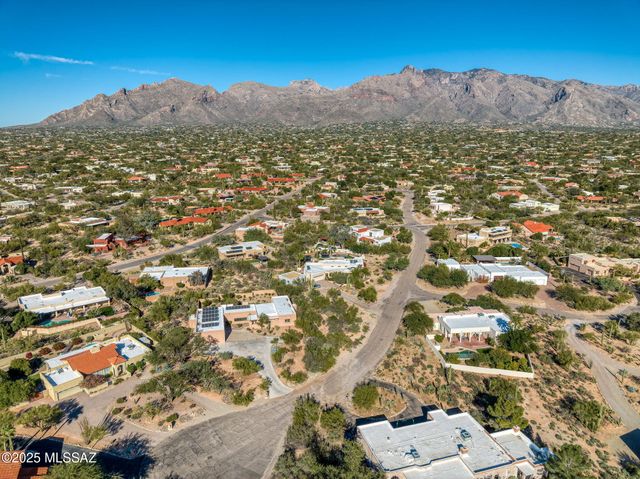 5671 N Placita Stilbayo, Tucson, AZ 85718