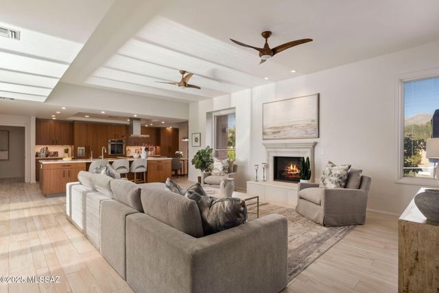 5671 N Placita Stilbayo, Tucson, AZ 85718