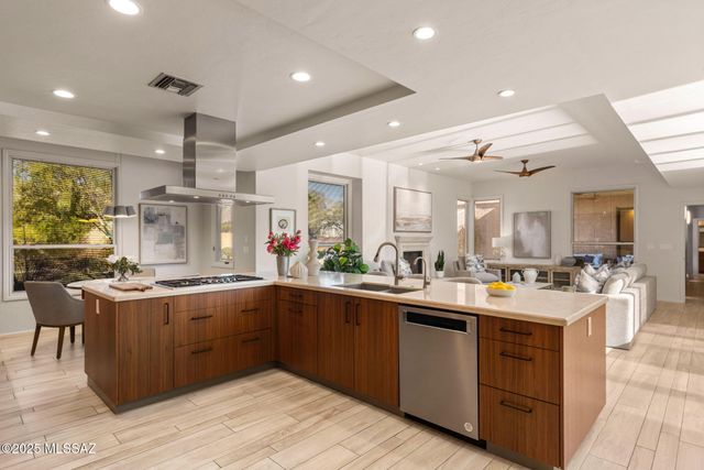 5671 N Placita Stilbayo, Tucson, AZ 85718