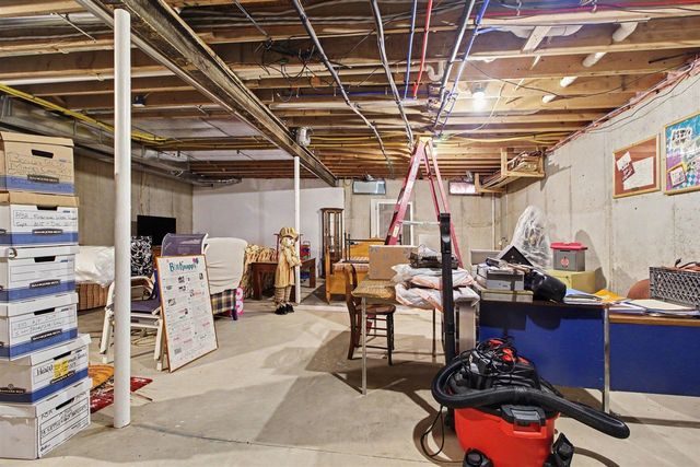 301 Victoria Drive, Dexter, MI 48130