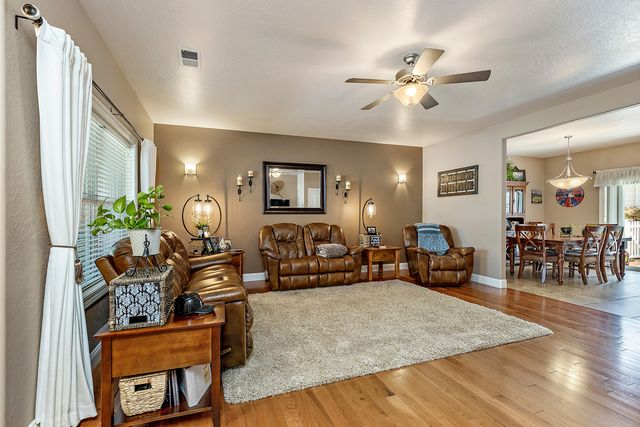 809 N Haskell Street, Central Point, OR 97502