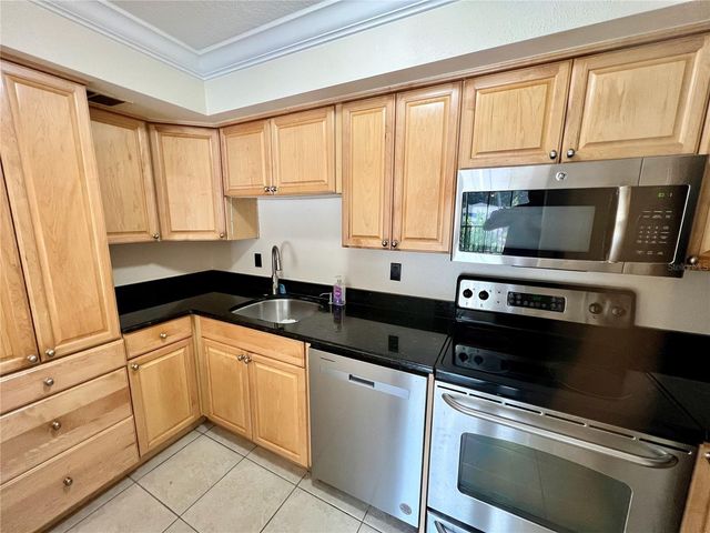 631 N ORANGE AVENUE 201, Sarasota, FL 34236