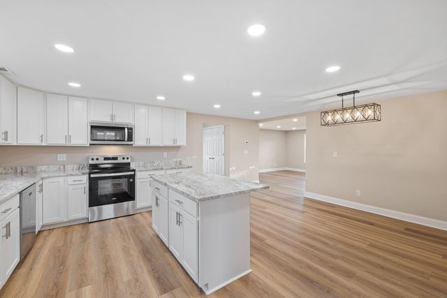 1800 STUARTS DRAFT HWY, Stuarts Draft, VA 24477