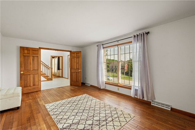 110 Kathy Ann Ln, Peters Twp, PA 15317