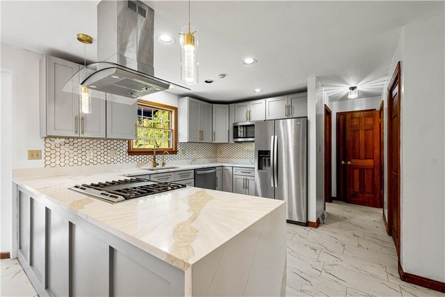 110 Kathy Ann Ln, Peters Twp, PA 15317
