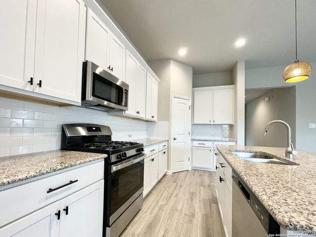 1518 STONY ISLAND DR, San Antonio, TX 78245