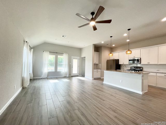 1518 STONY ISLAND DR, San Antonio, TX 78245