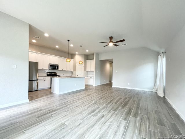 1518 STONY ISLAND DR, San Antonio, TX 78245