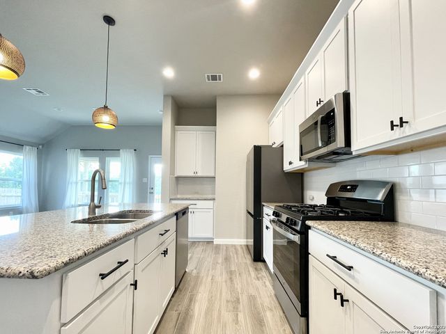 1518 STONY ISLAND DR, San Antonio, TX 78245