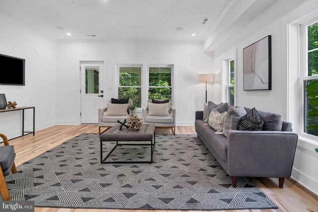 203 LINCOLN AVE, Takoma Park, MD 20912