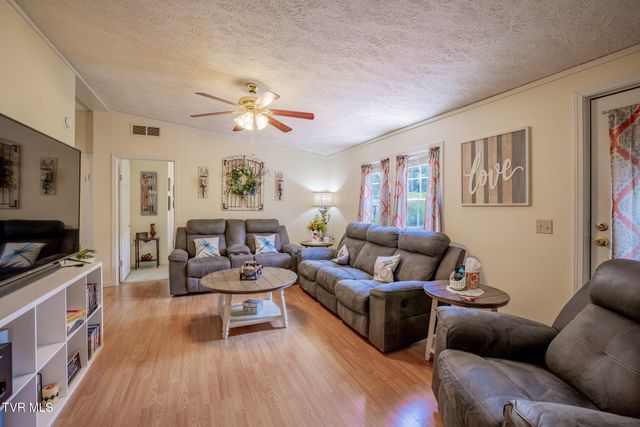 112 Grassy Valley Road, Whitesburg, TN 37891