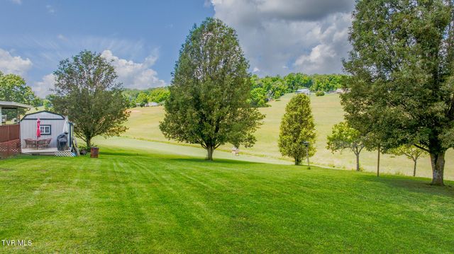 112 Grassy Valley Road, Whitesburg, TN 37891
