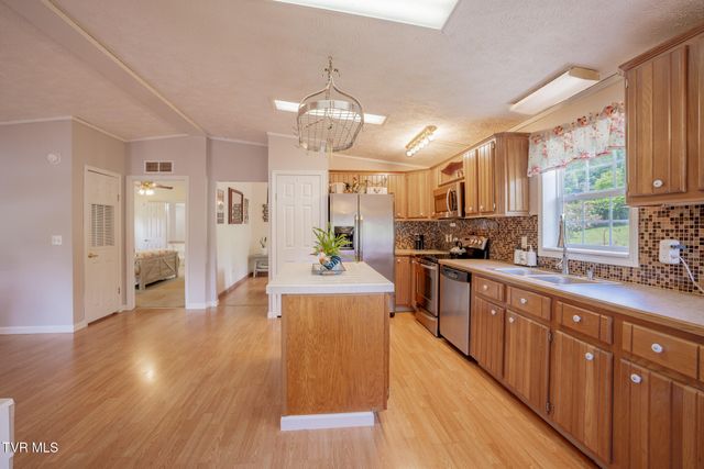 112 Grassy Valley Road, Whitesburg, TN 37891