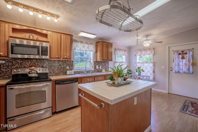 112 Grassy Valley Road, Whitesburg, TN 37891