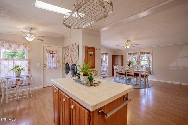 112 Grassy Valley Road, Whitesburg, TN 37891