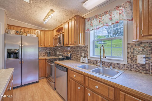 112 Grassy Valley Road, Whitesburg, TN 37891