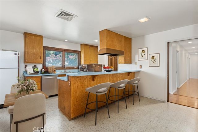 612 Lakeside Avenue, Redlands, CA 92373