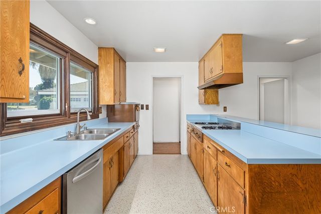 612 Lakeside Avenue, Redlands, CA 92373