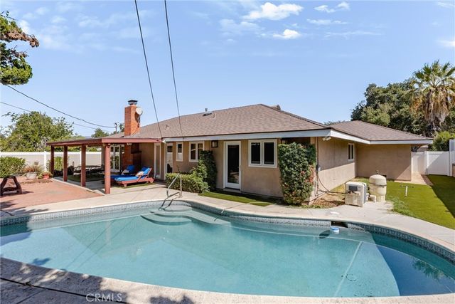 612 Lakeside Avenue, Redlands, CA 92373
