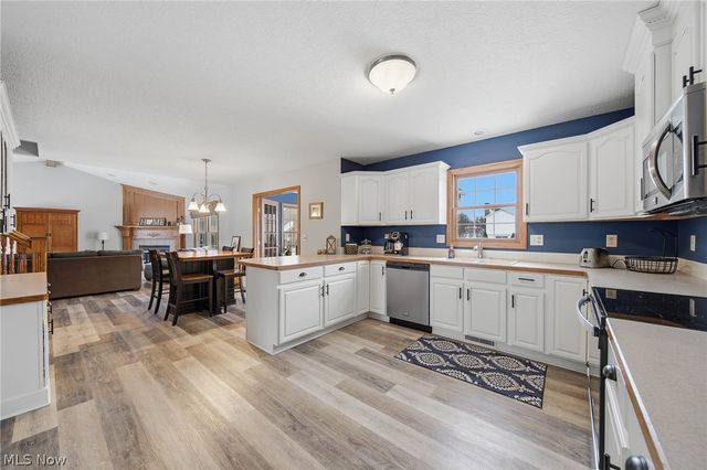 11080 Dunsby Avenue NW, Uniontown, OH 44685