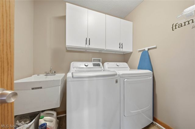 11080 Dunsby Avenue NW, Uniontown, OH 44685