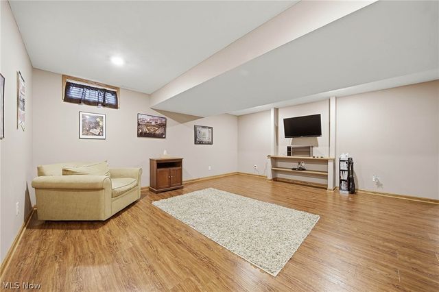 11080 Dunsby Avenue NW, Uniontown, OH 44685