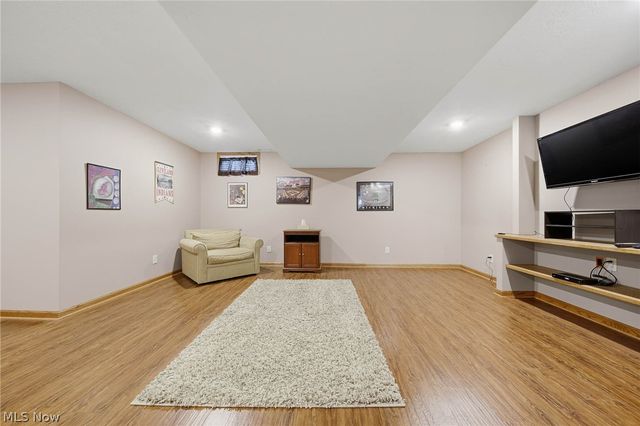 11080 Dunsby Avenue NW, Uniontown, OH 44685