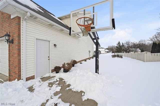 11080 Dunsby Avenue NW, Uniontown, OH 44685