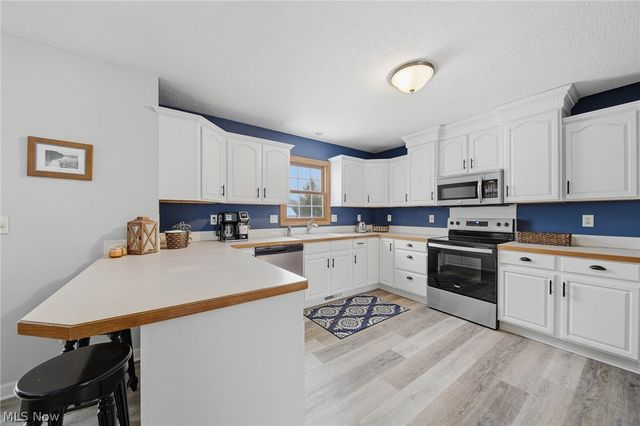 11080 Dunsby Avenue NW, Uniontown, OH 44685