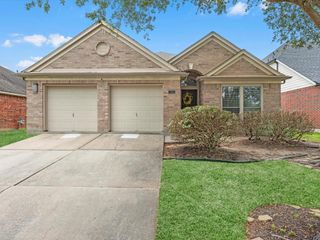 2042 Shore Breeze Drive, Pearland, TX 77584