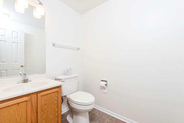 1413 W Split Oak Circle, Round Lake Beach, IL 60073