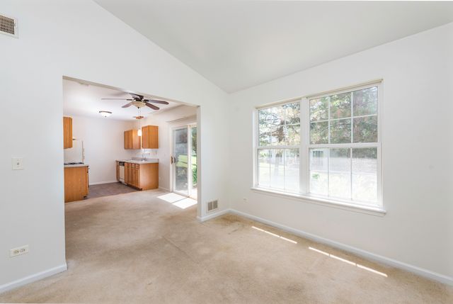 1413 W Split Oak Circle, Round Lake Beach, IL 60073