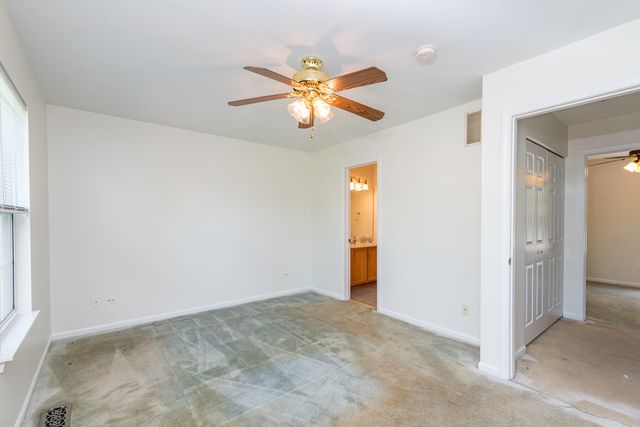 1413 W Split Oak Circle, Round Lake Beach, IL 60073