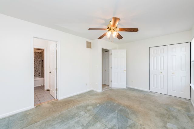 1413 W Split Oak Circle, Round Lake Beach, IL 60073