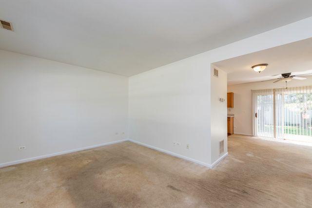 1413 W Split Oak Circle, Round Lake Beach, IL 60073