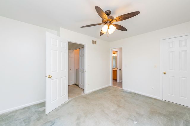 1413 W Split Oak Circle, Round Lake Beach, IL 60073