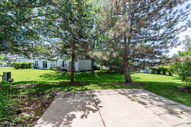 1413 W Split Oak Circle, Round Lake Beach, IL 60073