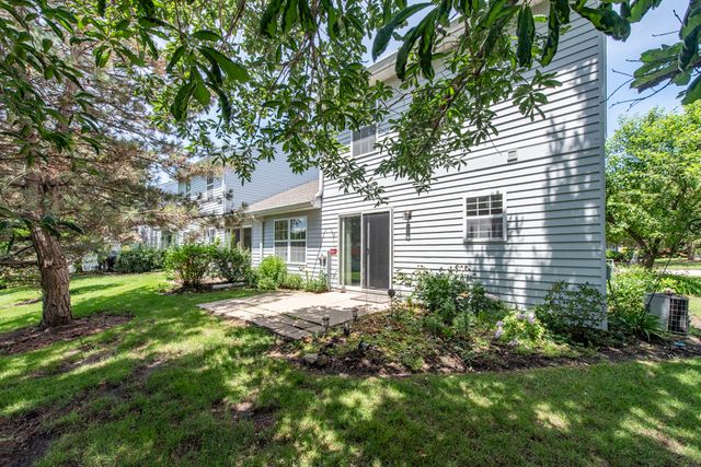 1413 W Split Oak Circle, Round Lake Beach, IL 60073