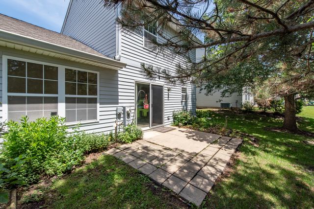 1413 W Split Oak Circle, Round Lake Beach, IL 60073